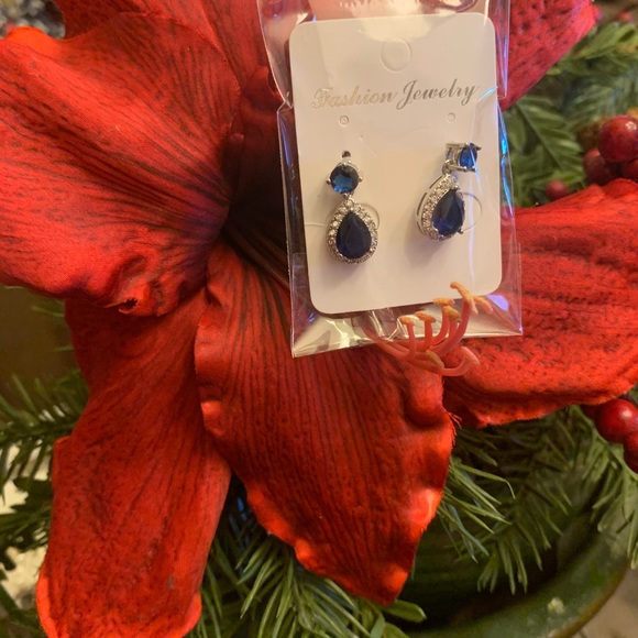 TearDrop Diamond Earrings - Picture 5 of 5